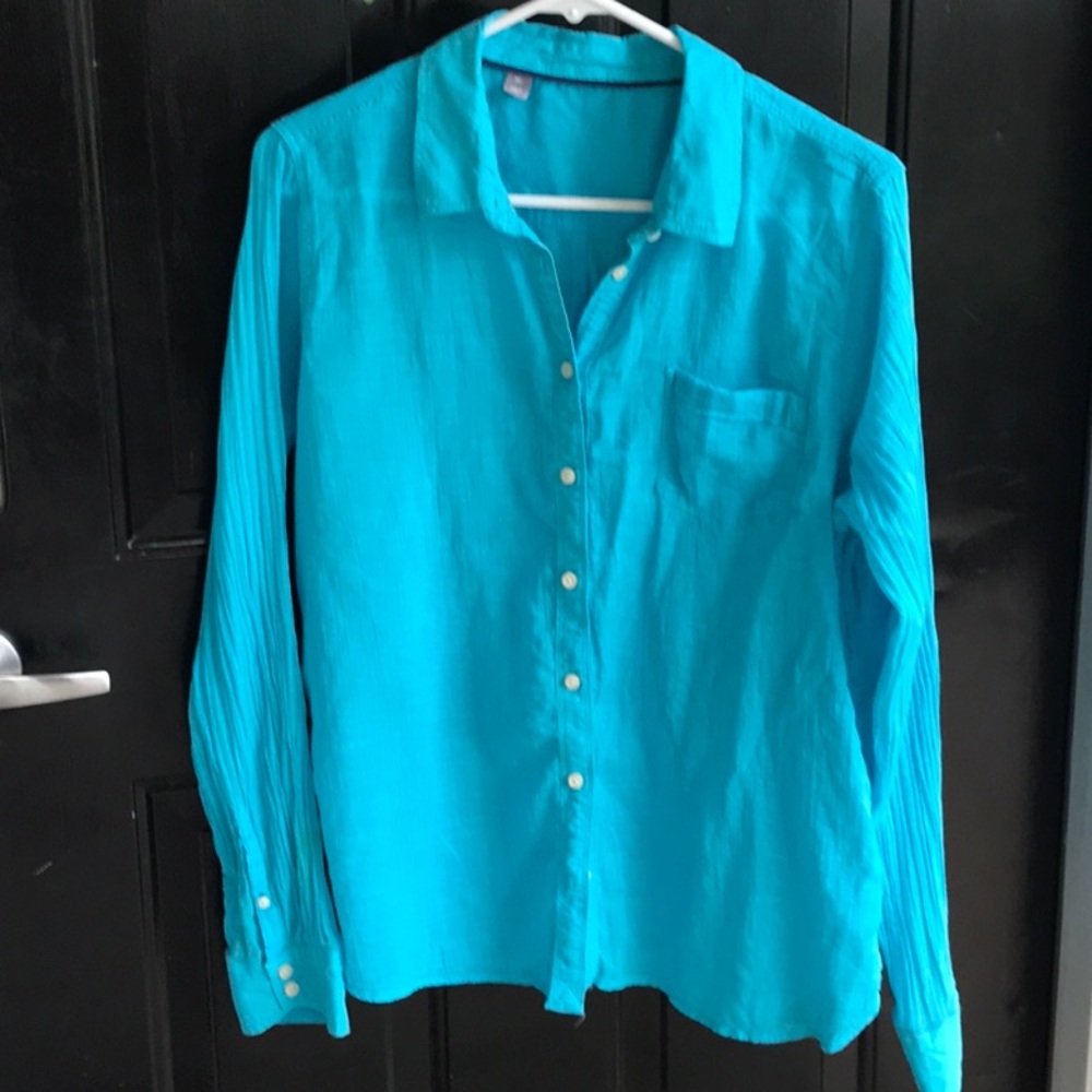 Pretty turquoise gauzy style blouse. Size XL.